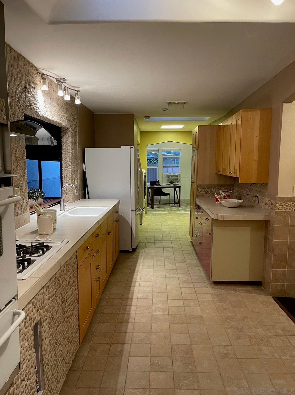 10109 Ramona Dr, Spring Valley CA  91977-1807 exterior