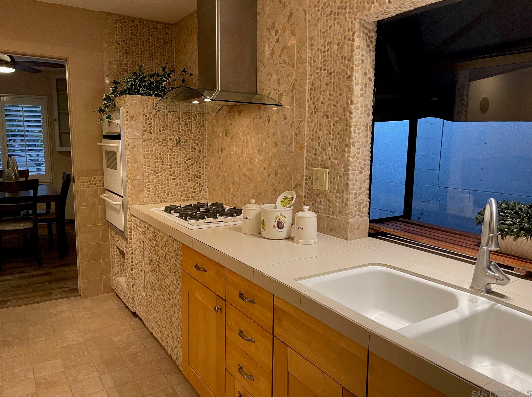 10109 Ramona Dr, Spring Valley CA  91977-1807 exterior