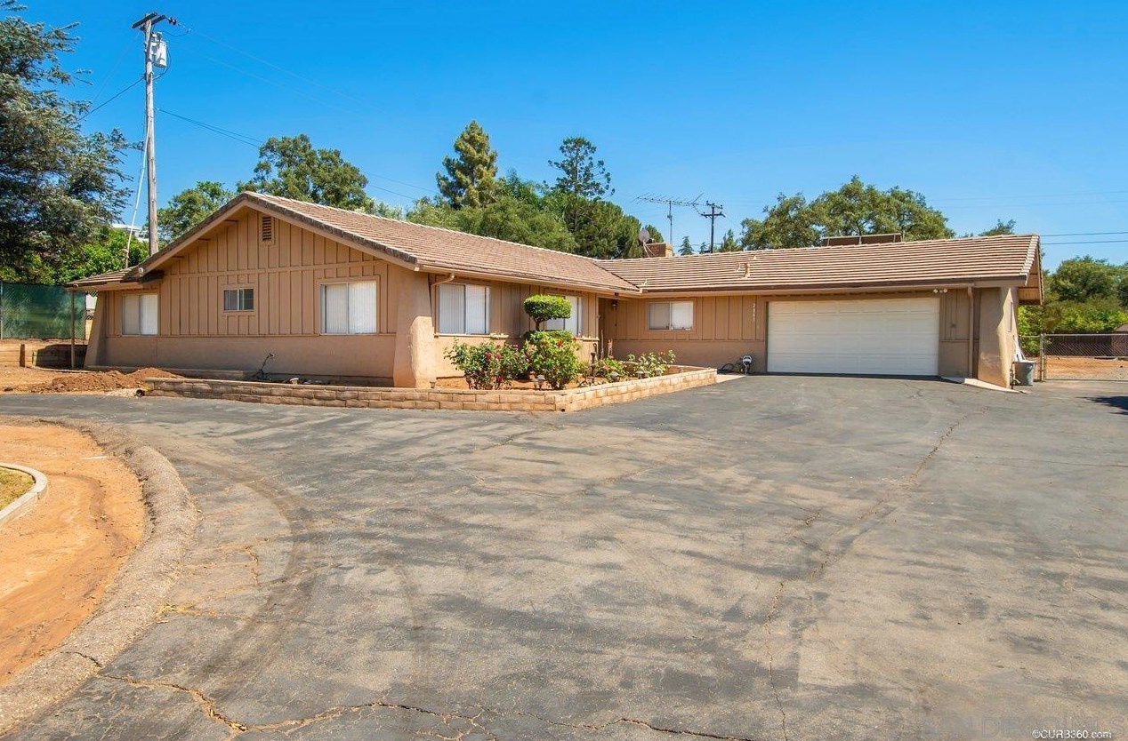 2861 Olive View Rd, Alpine, CA 91901
