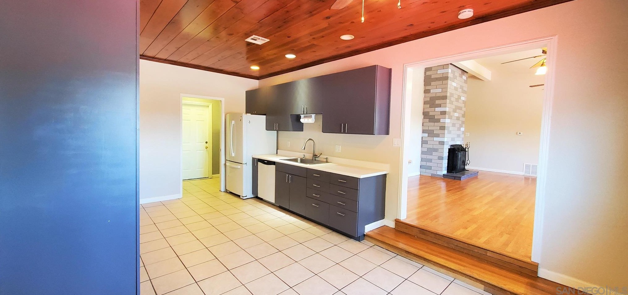 8911 Spring Pl, Spring Valley CA  91977-1034 exterior