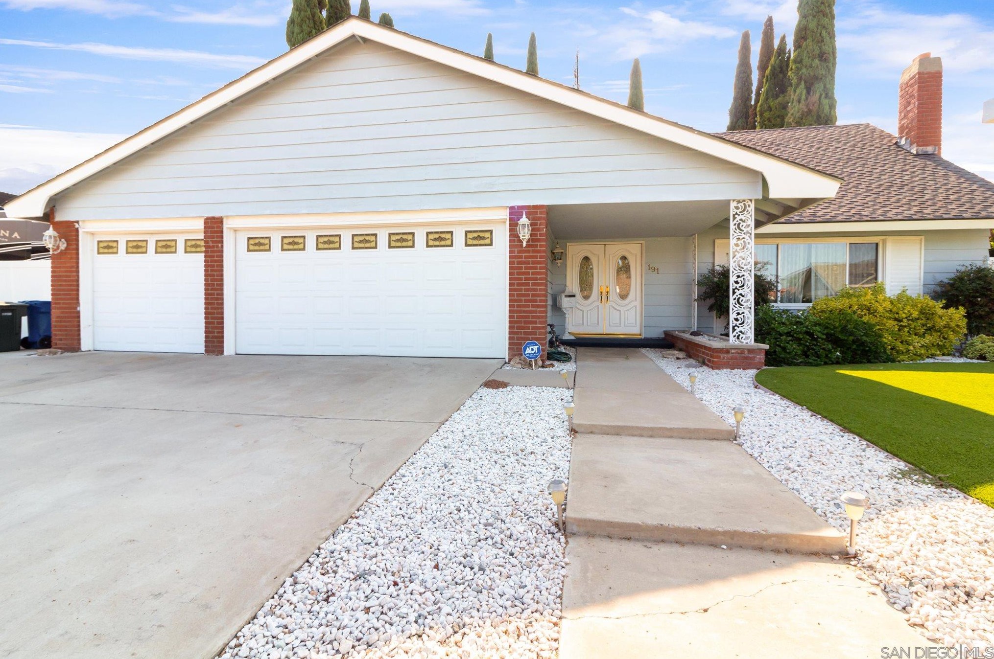 191 Redfield Ave, Thousand Oaks, CA 91320-3237