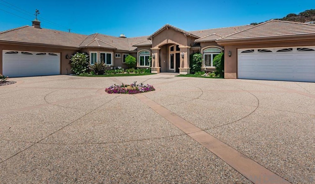 12801 Gate Dr, Poway, CA 92064-5878