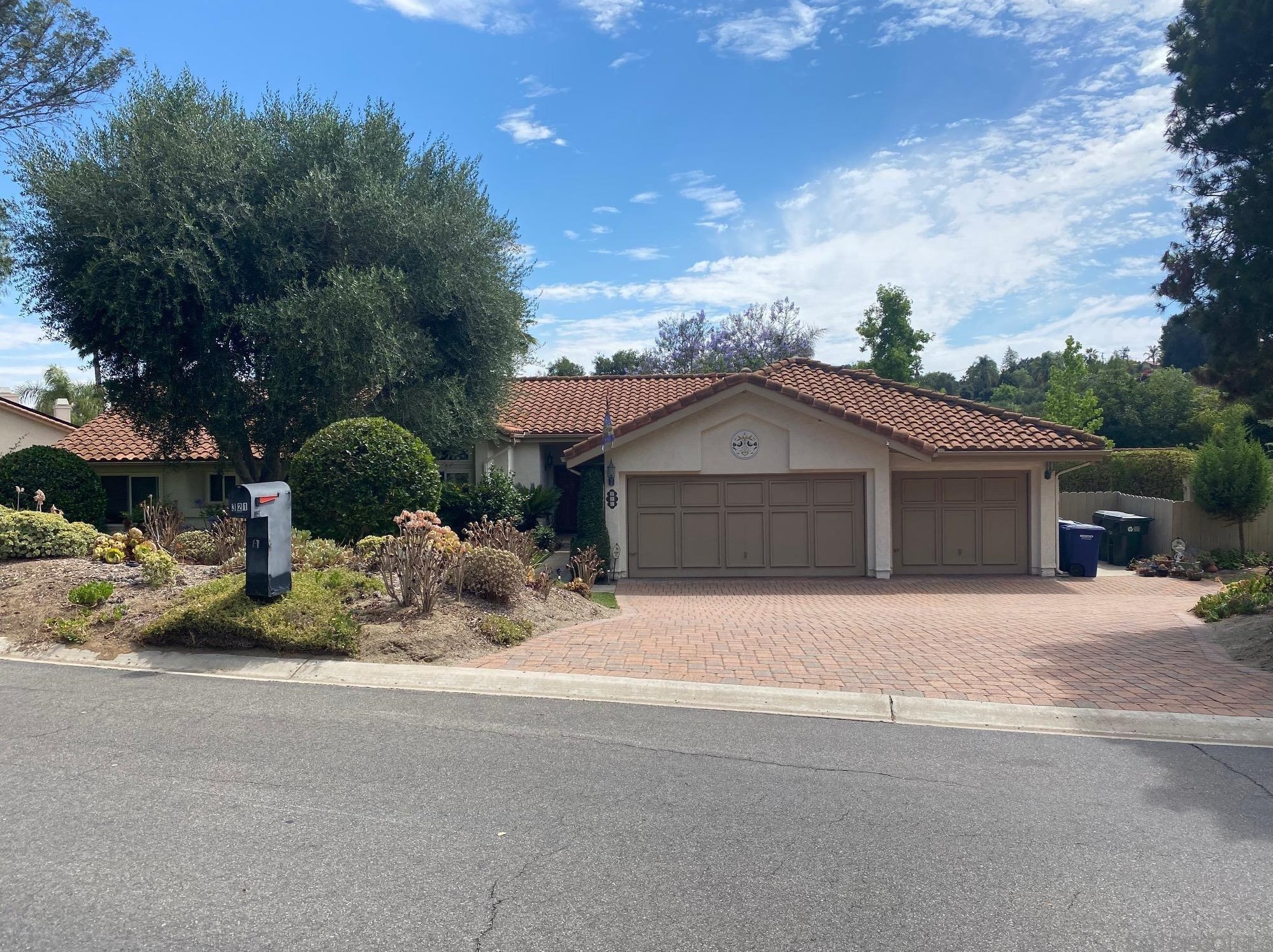321 Saratoga Gln, Escondido, CA 92025-7358