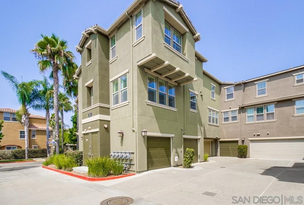 1811 Lime Ct, Chula Vista CA  91913-8304 exterior