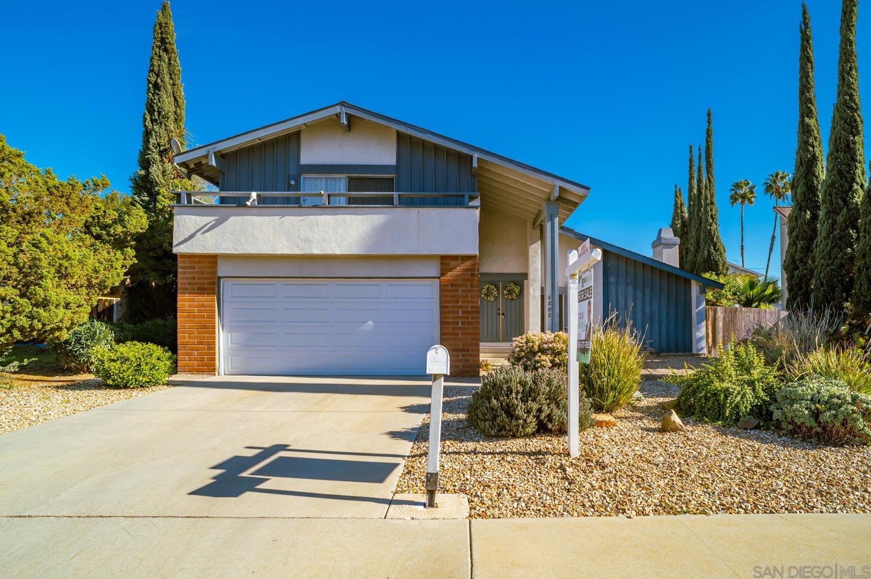 1202 Pleasant Hill St, Escondido, CA 92026-2322