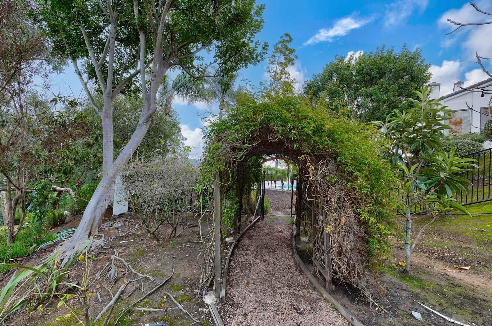 13601 Del Poniente Rd, Poway CA  92064-2231 exterior