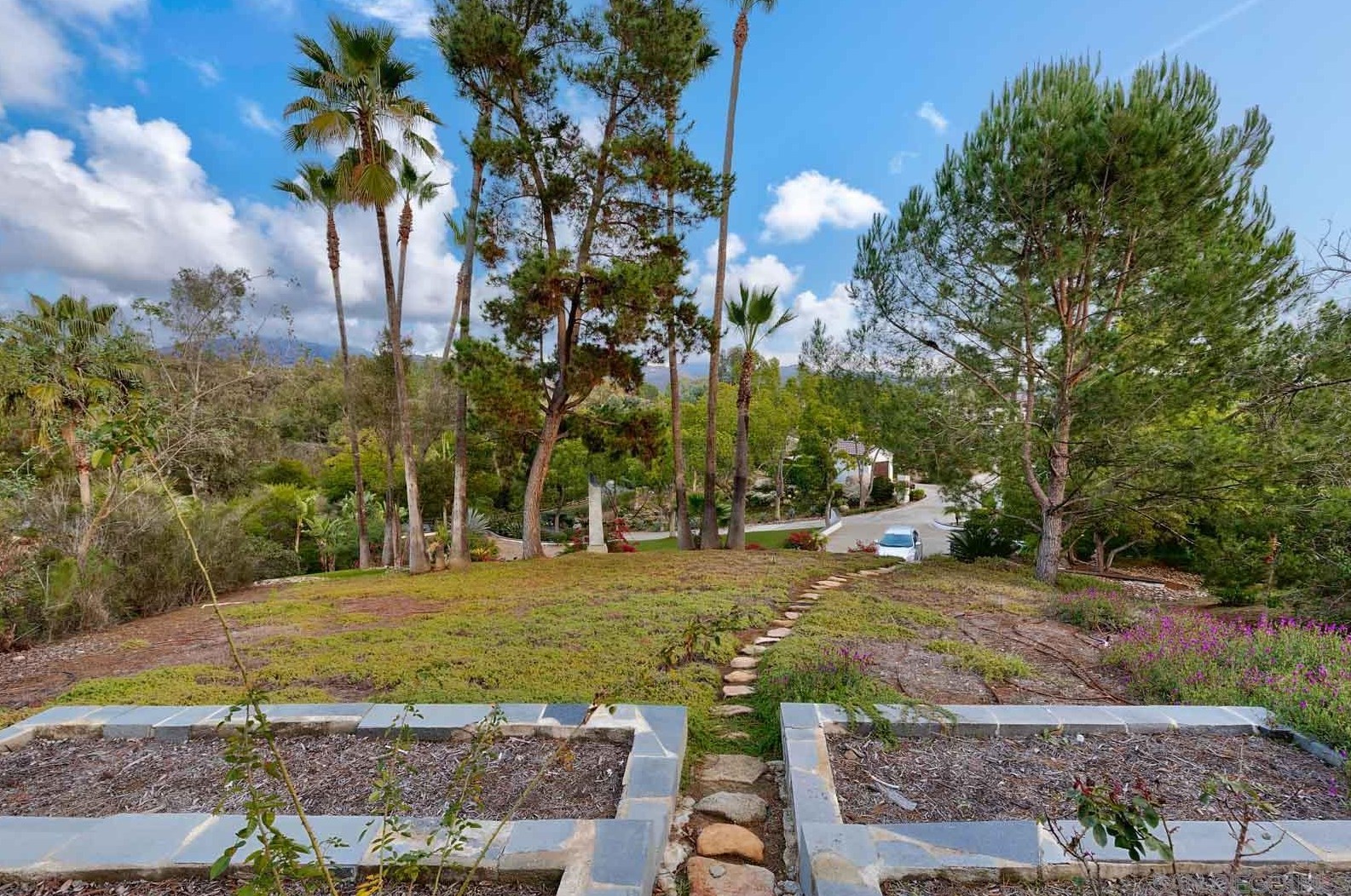 13601 Del Poniente Rd, Poway CA  92064-2231 exterior