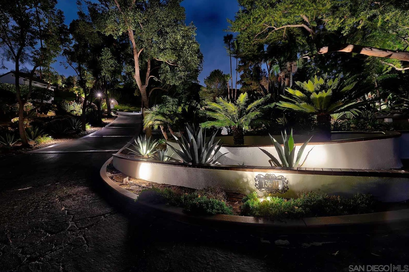 13601 Del Poniente Rd, Poway CA  92064-2231 exterior