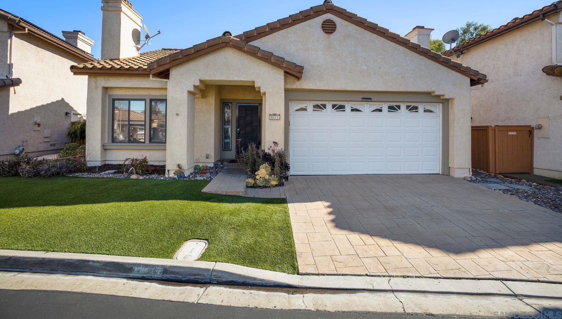 8611 Paseo Del Sol, Santee CA  92071-4015 exterior