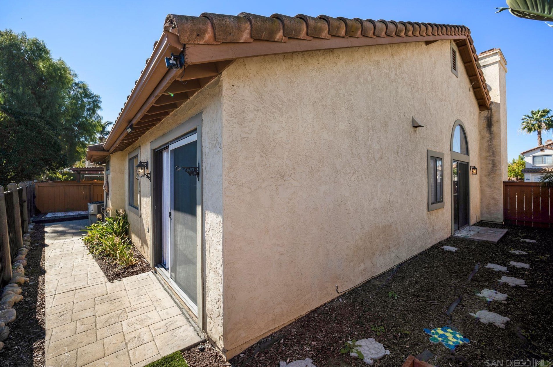 8611 Paseo Del Sol, Santee CA  92071-4015 exterior