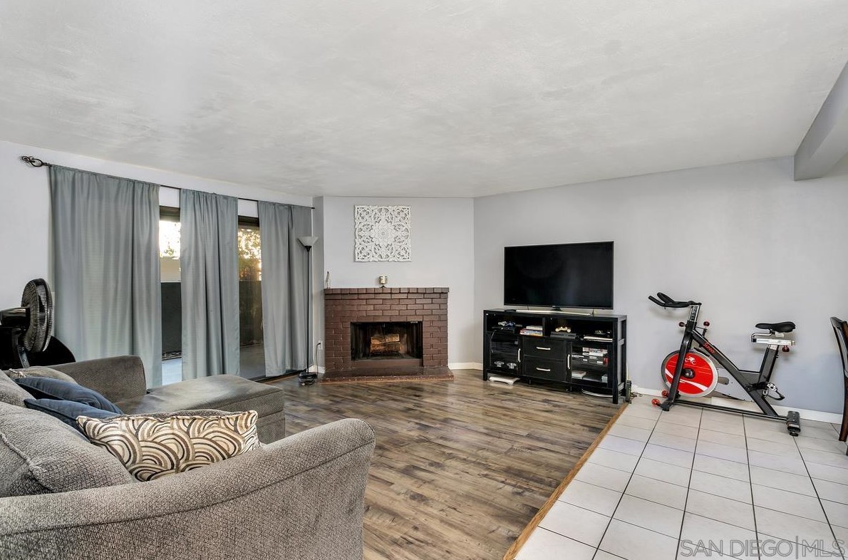 1040 Washington Ave, Escondido, CA 92025-3285