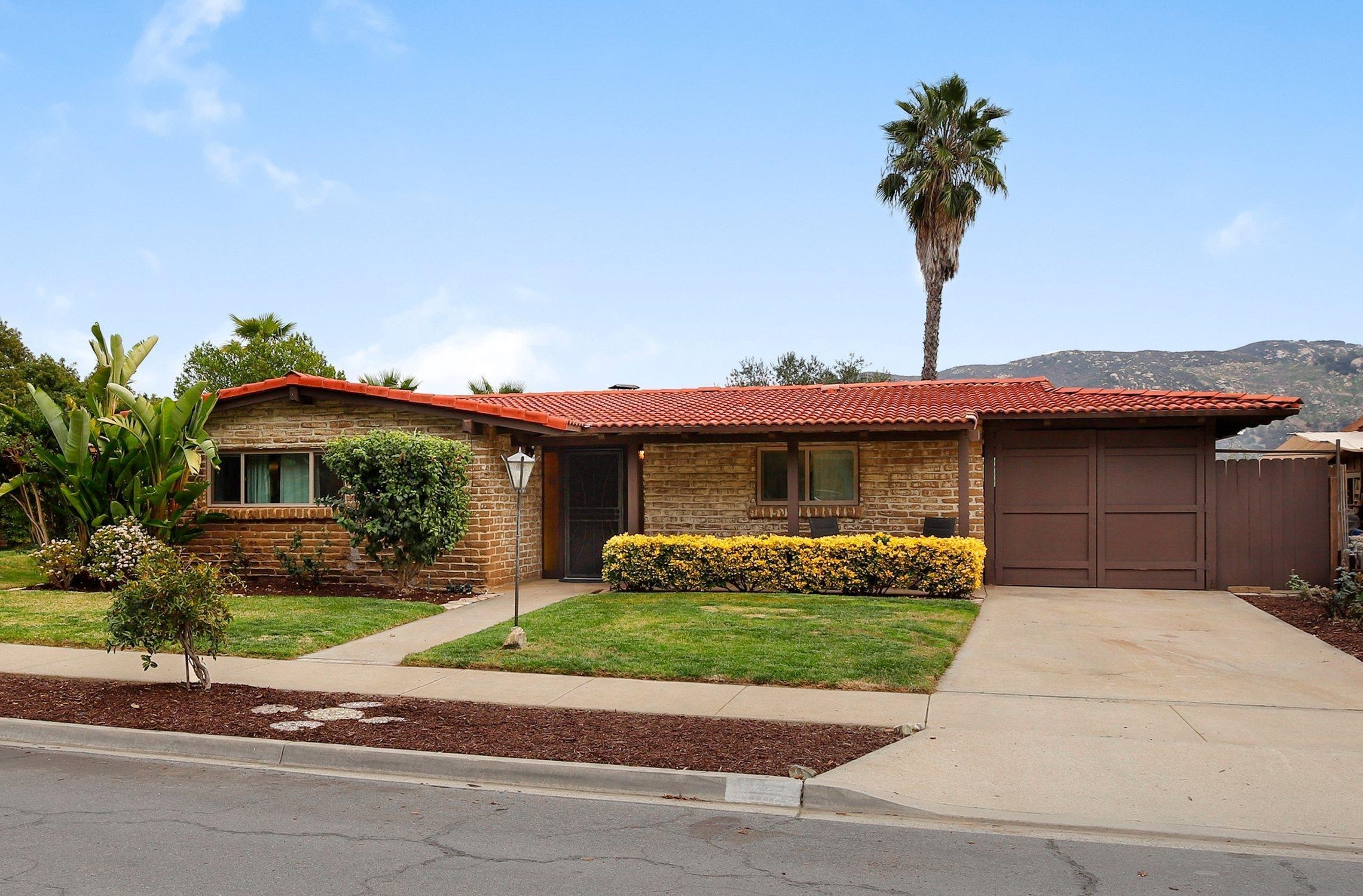 3220 Via Altamira, Fallbrook CA  92028-9378 exterior