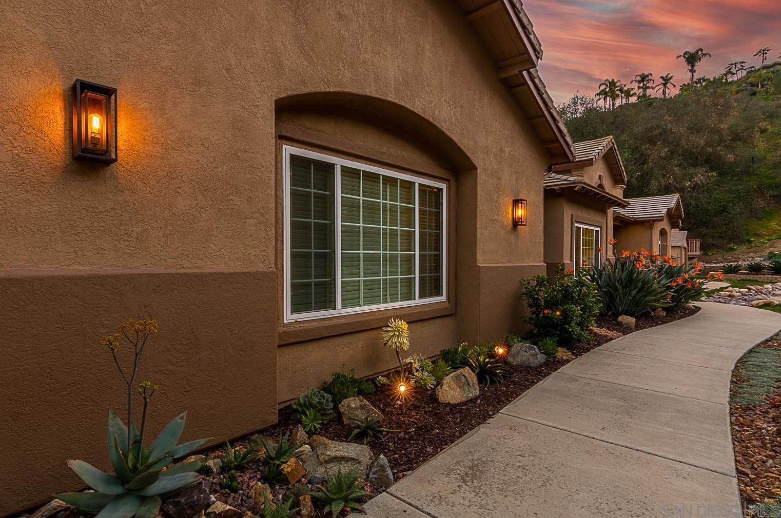 2039 Johnston Gln, Escondido, CA 92029-4045