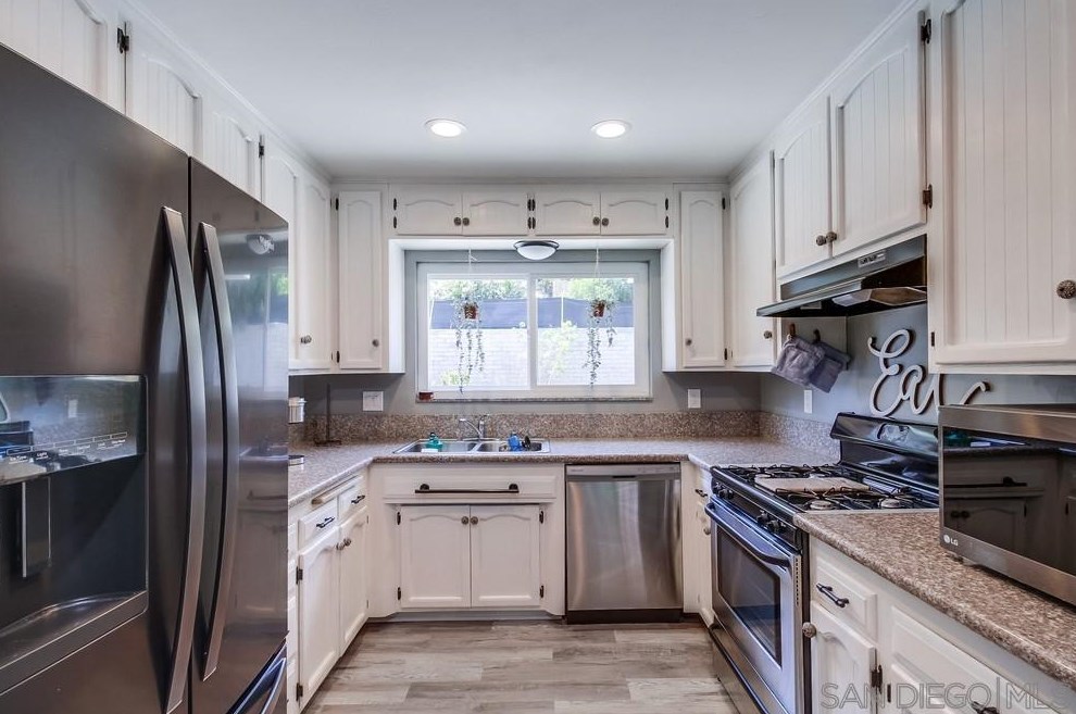 8960 Greenview Pl, Spring Valley CA  91977-1019 exterior