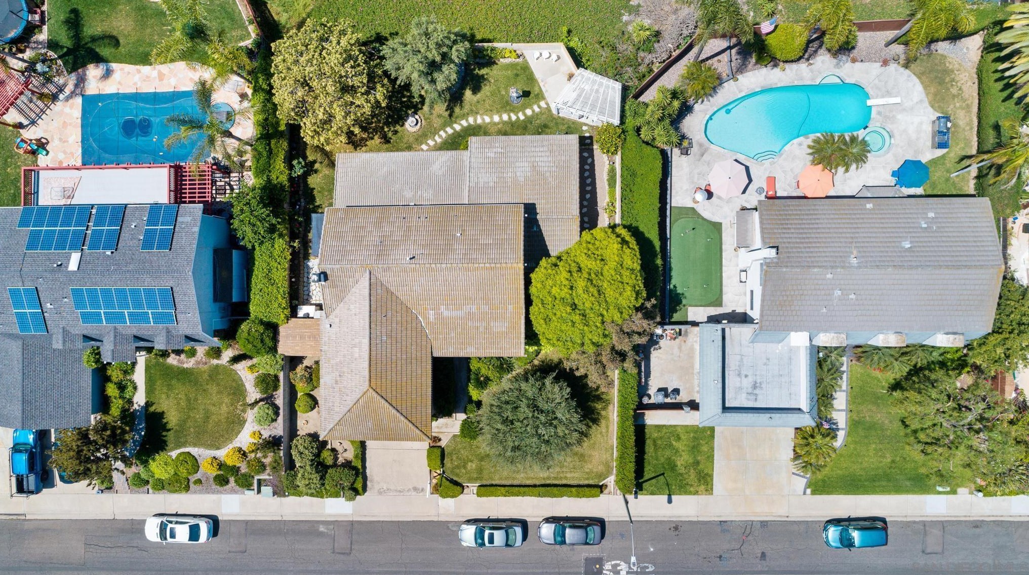 208 Surrey Dr, Bonita, CA 91902-2323