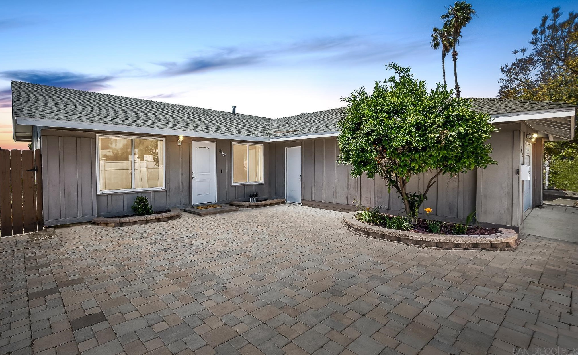 13042 Gate Dr, Poway, CA 92064-5842