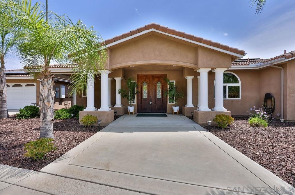 27056 Calle De Encinas Ct, Valley Center, CA 92082