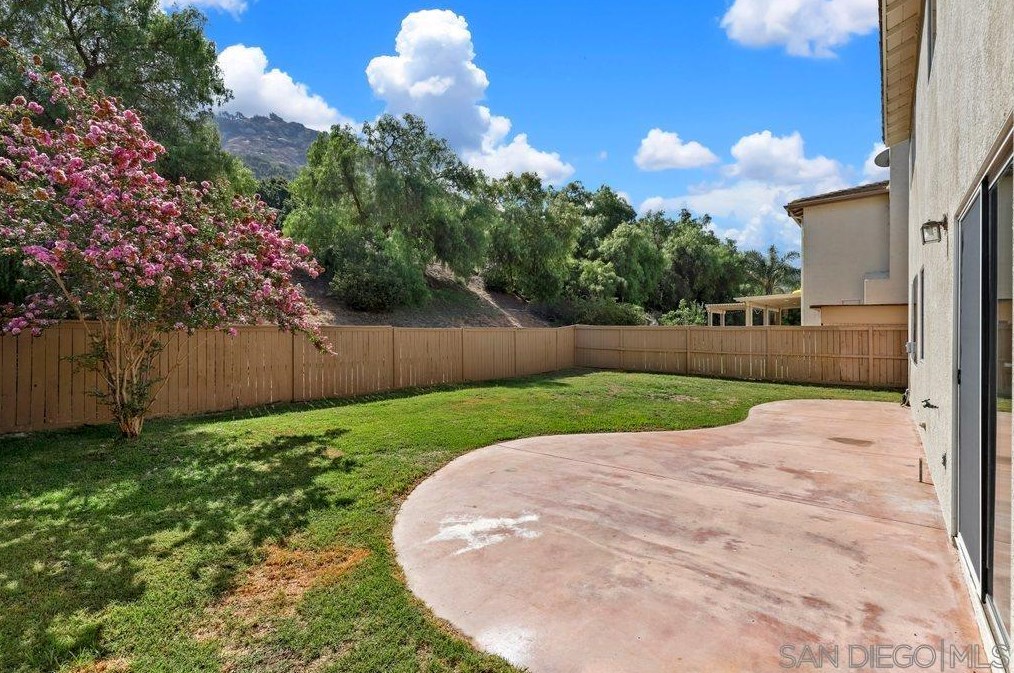 3482 Lk Cir Dr, Fallbrook CA 92028-7882 exterior