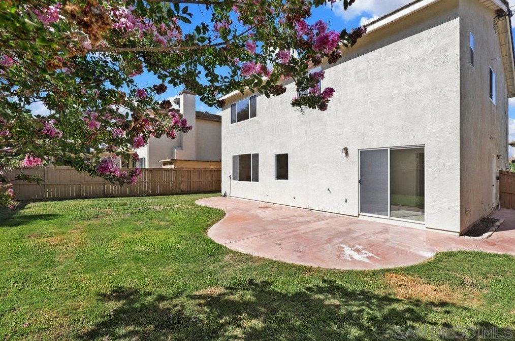 3482 Lk Cir Dr, Fallbrook CA 92028-7882 exterior