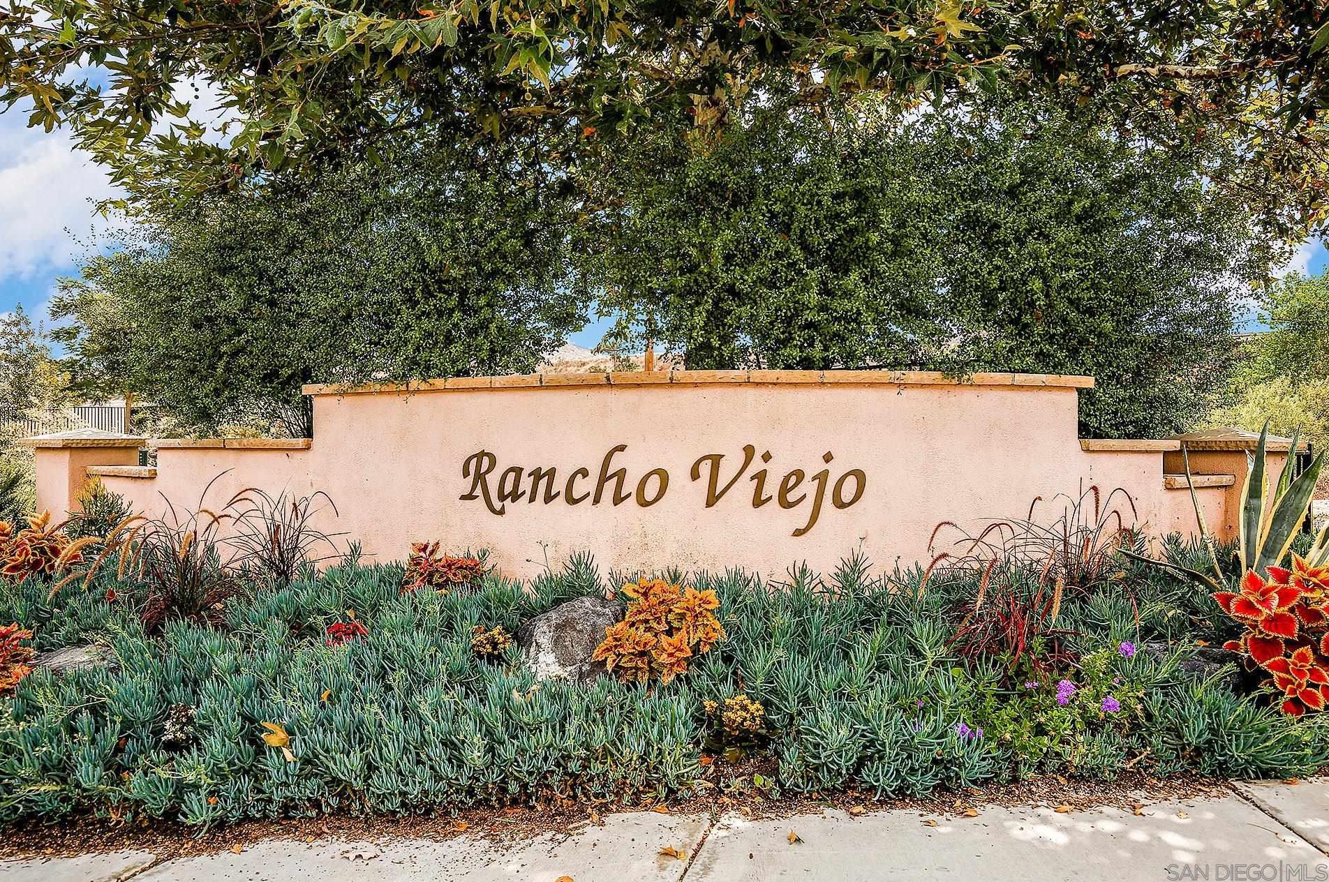 3482 Lk Cir Dr, Fallbrook CA 92028-7882 exterior