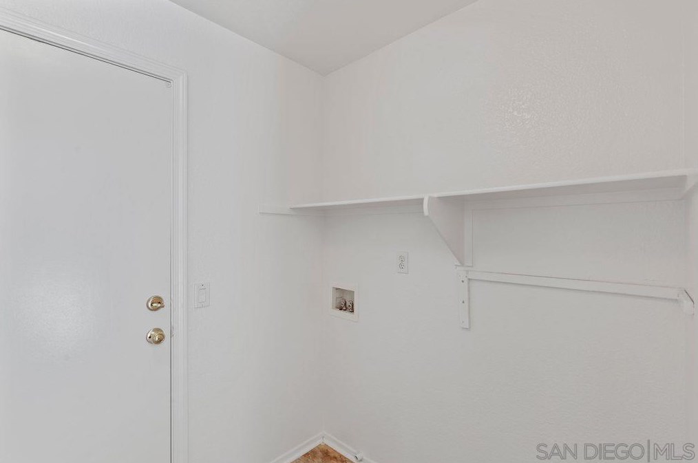 3482 Lk Cir Dr, Fallbrook CA 92028-7882 exterior