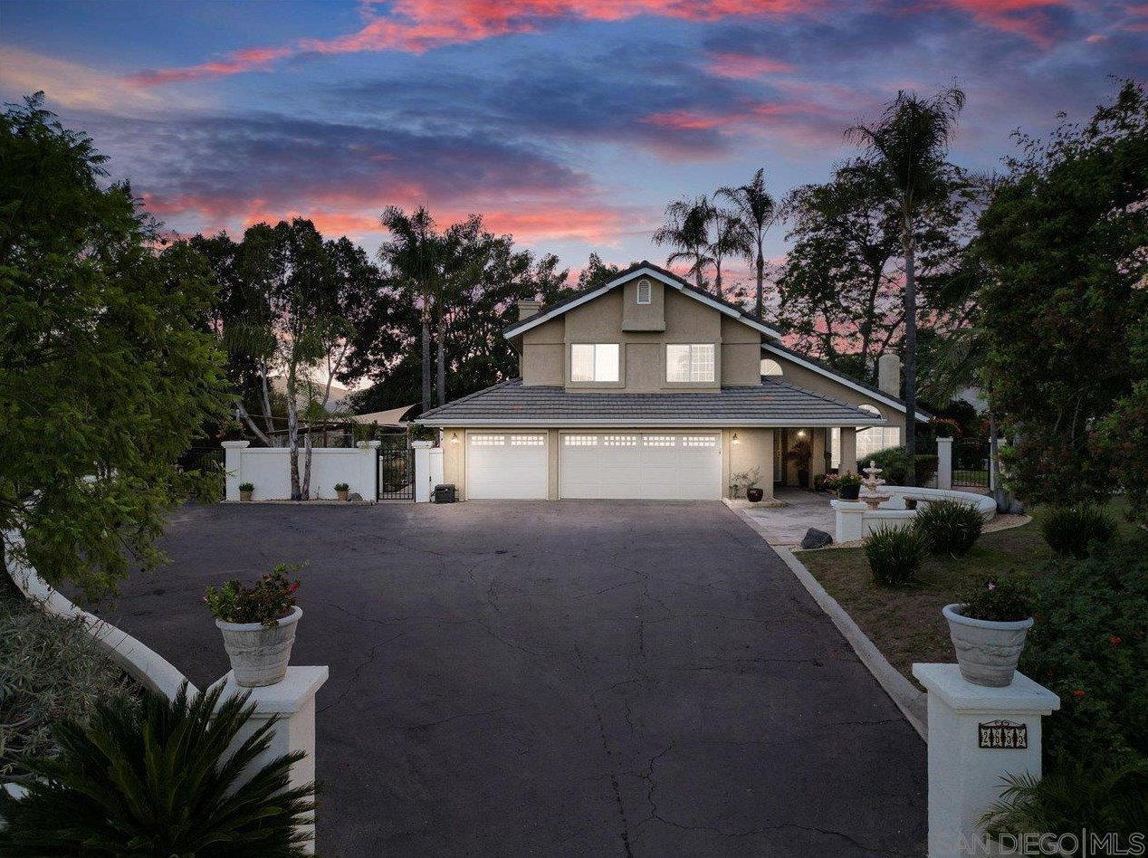 2655 Kauana Loa Dr, Escondido, CA 92029-1804
