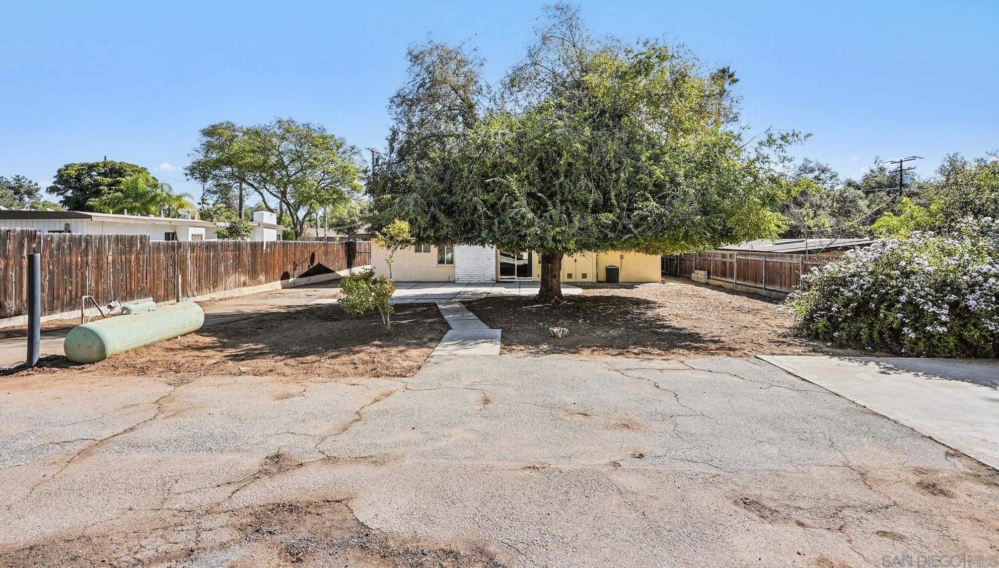 720 Convertible Ln, Fallbrook CA  92028-1708 exterior