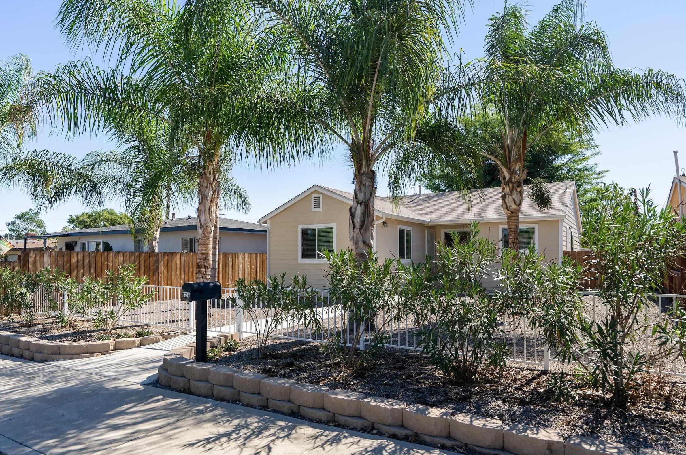 827 W 8th Ave, Escondido, CA 92025