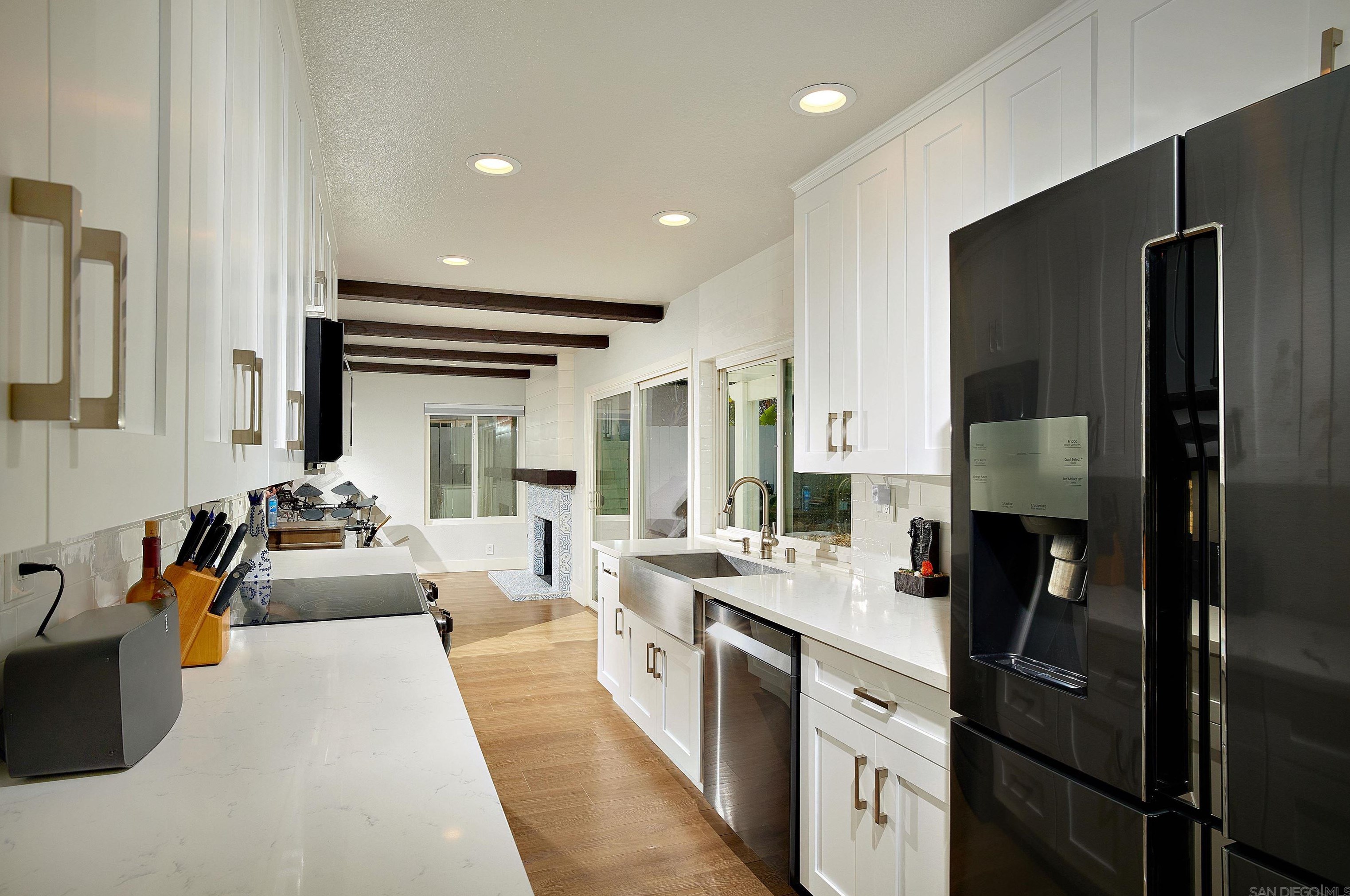 1434 Kings Cross Dr, Cardiff By The Sea CA  92007-1316 exterior