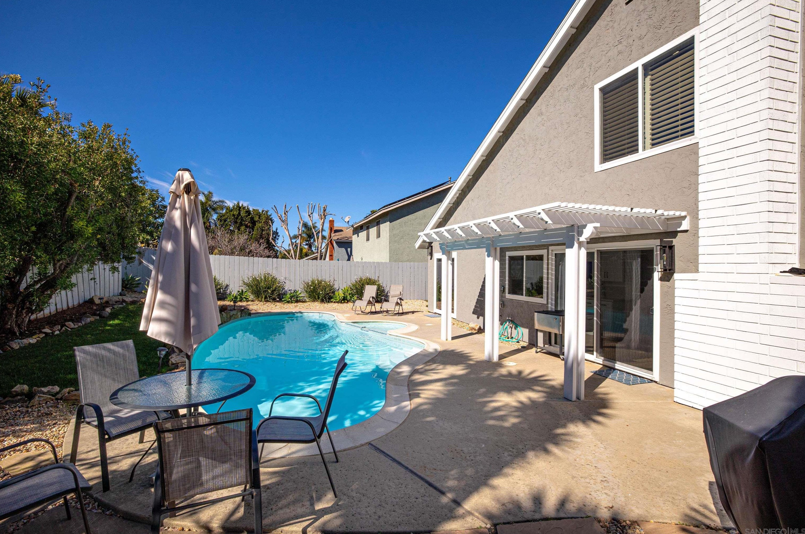 1434 Kings Cross Dr, Cardiff By The Sea CA  92007-1316 exterior