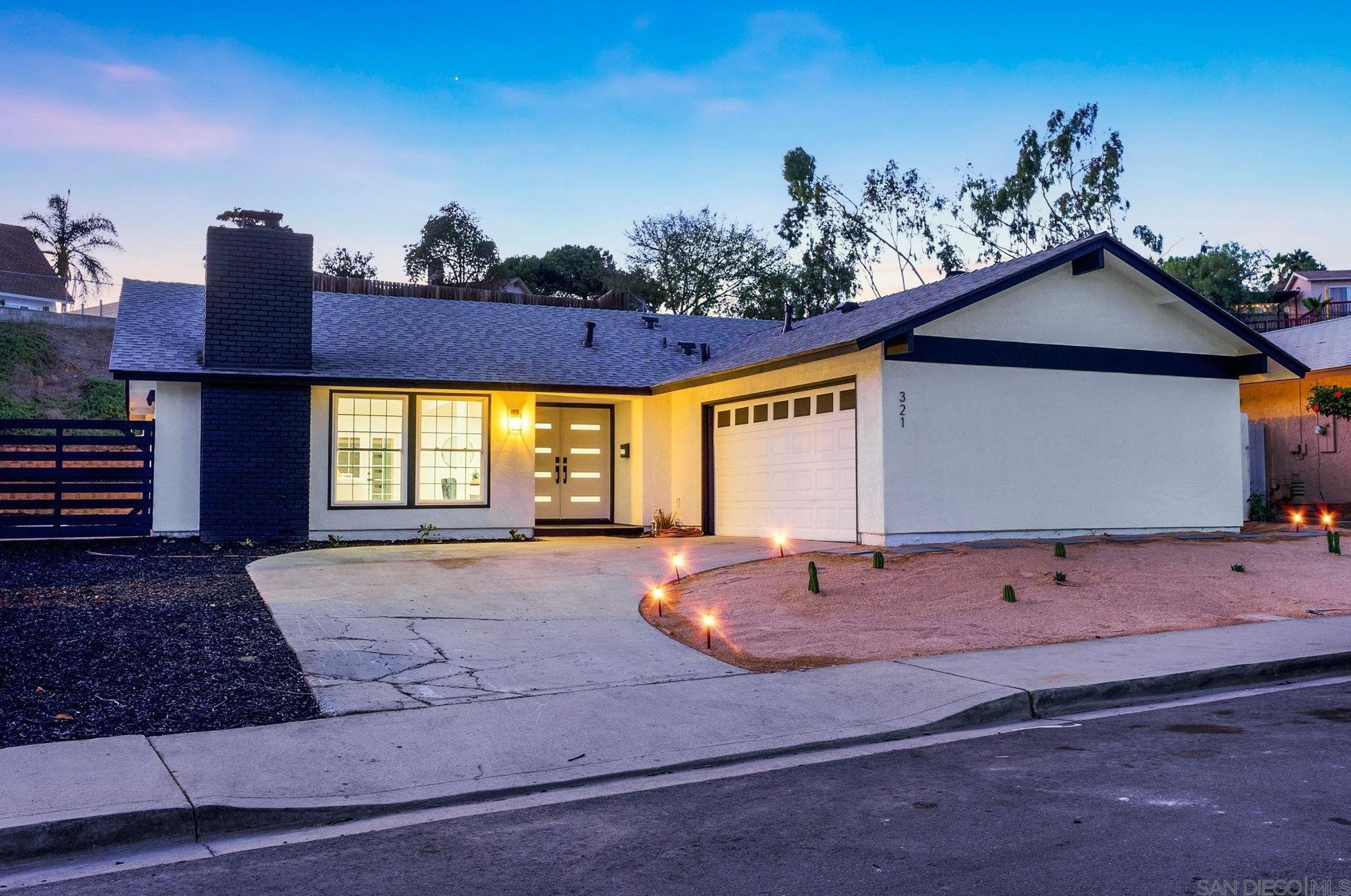 321 Spruce St, Chula Vista CA  91911-5524 exterior