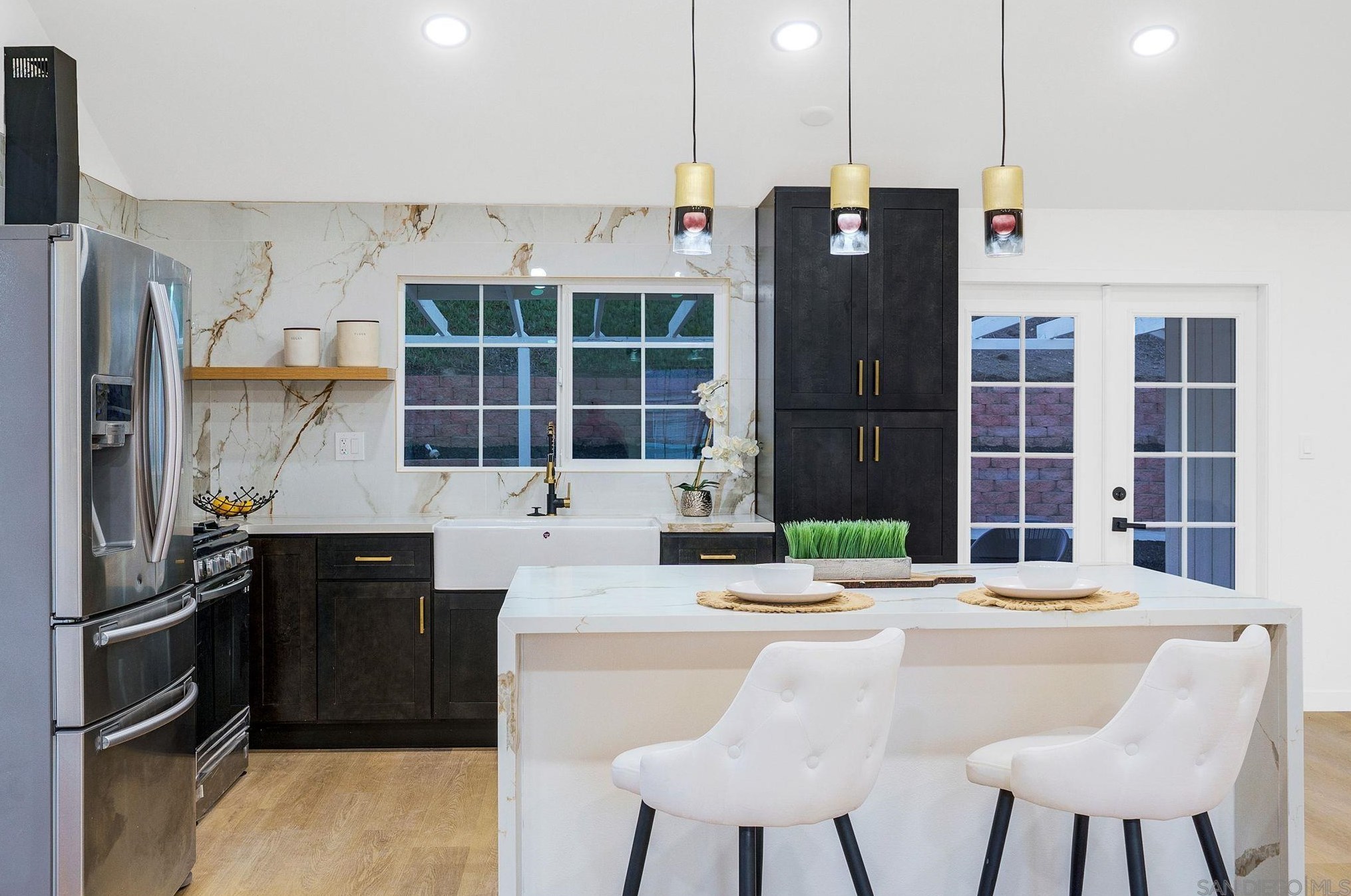 321 Spruce St, Chula Vista CA  91911-5524 exterior