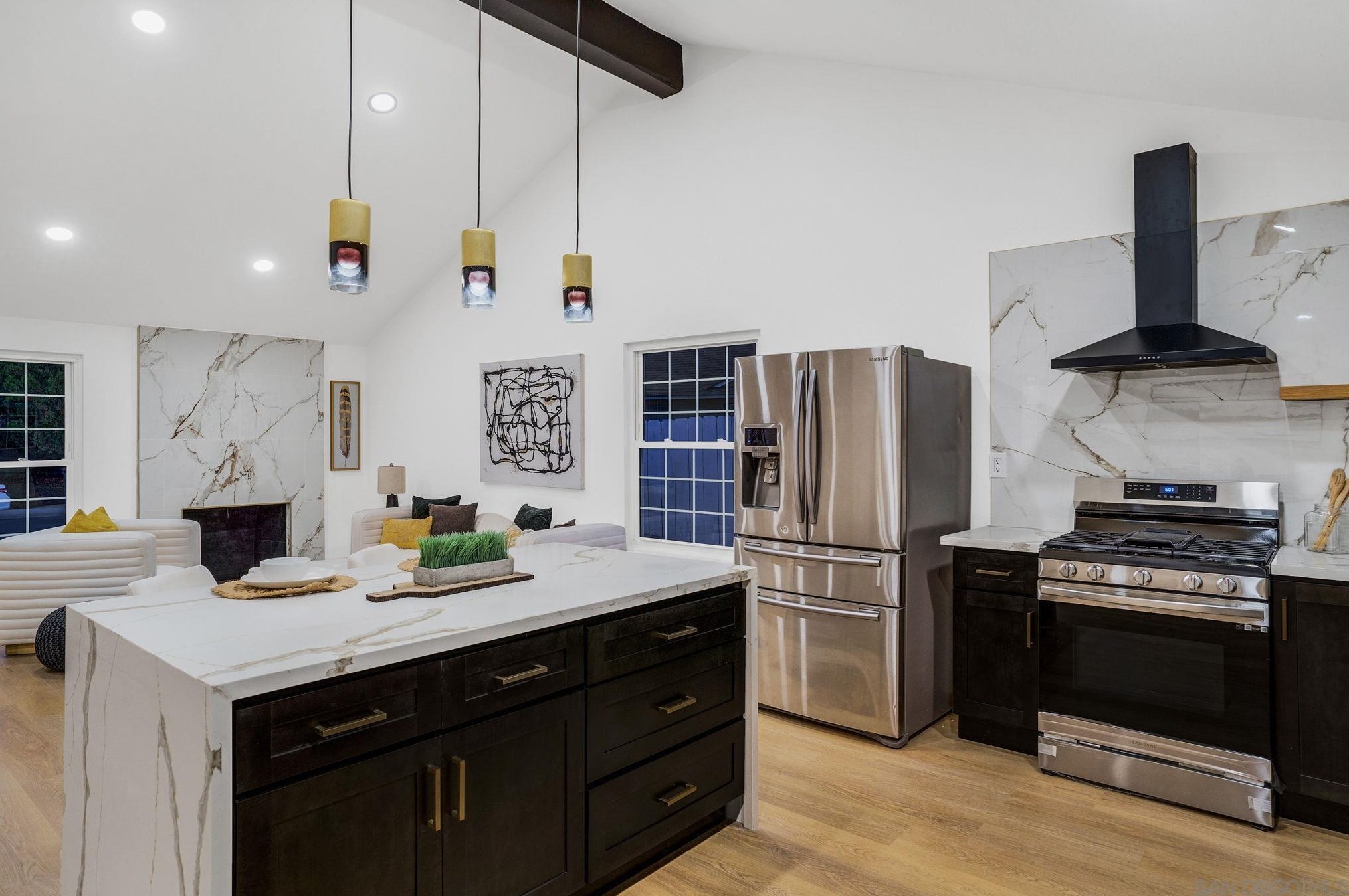 321 Spruce St, Chula Vista CA  91911-5524 exterior