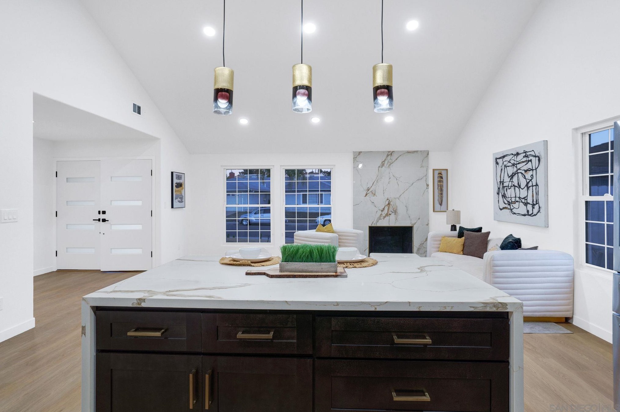 321 Spruce St, Chula Vista CA  91911-5524 exterior