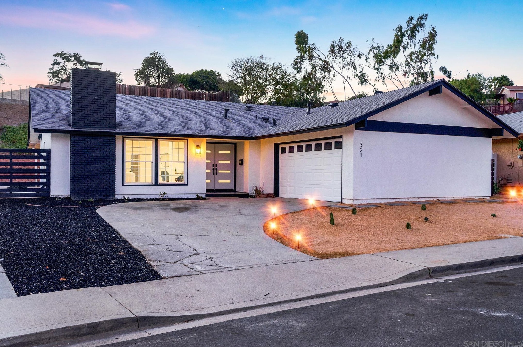 321 Spruce St, Chula Vista CA  91911-5524 exterior