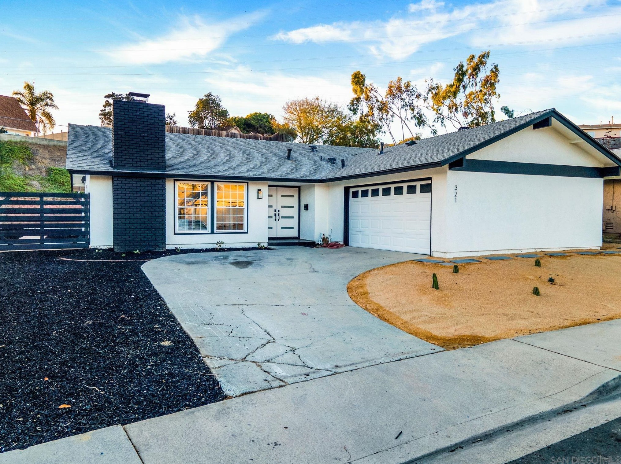 321 Spruce St, Chula Vista CA  91911-5524 exterior