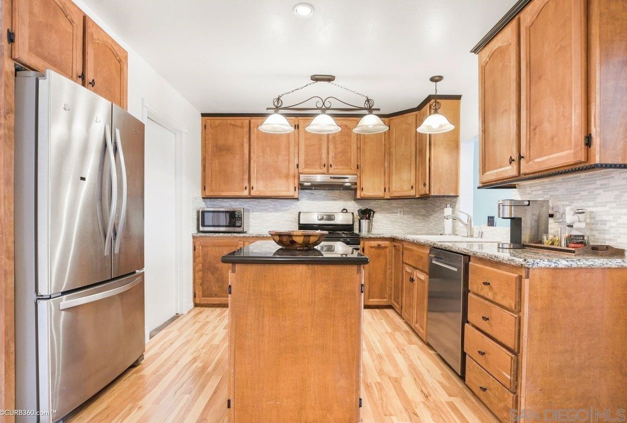 10005 Three Oaks Way, Santee CA  92071-1119 exterior