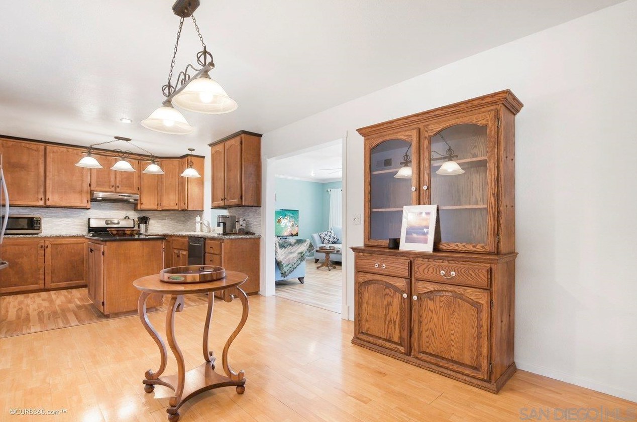 10005 Three Oaks Way, Santee CA  92071-1119 exterior