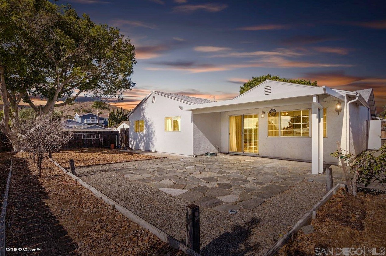 10005 Three Oaks Way, Santee, CA 92071-1119