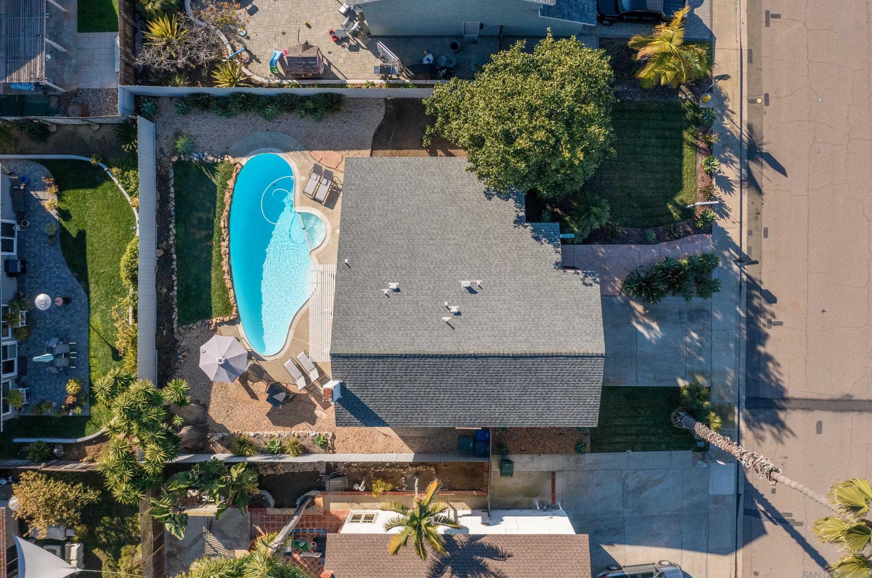 1434 Kings Cross Dr, Cardiff By The Sea CA  92007-1316 exterior