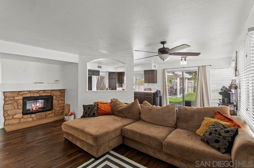 24516 Camino Mirabella, Murrieta CA  92562-4333 exterior