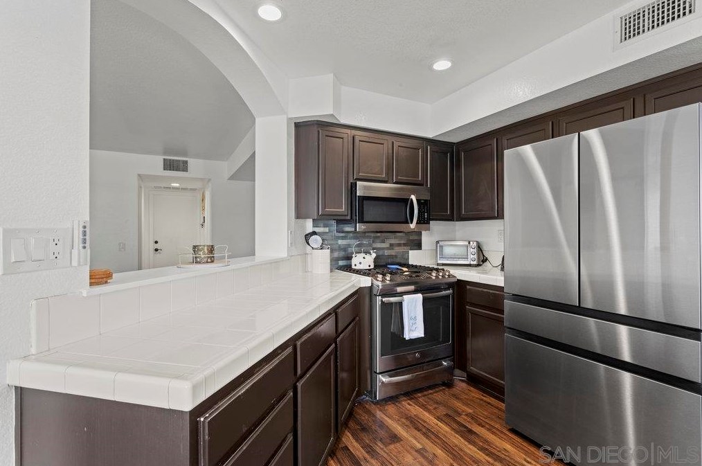 24516 Camino Mirabella, Murrieta CA  92562-4333 exterior