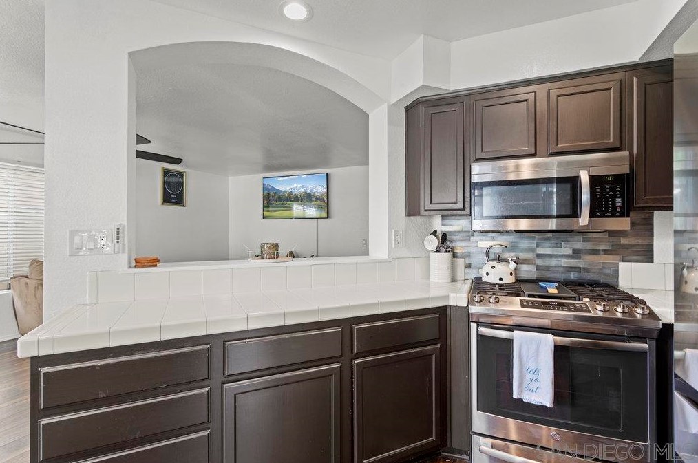 24516 Camino Mirabella, Murrieta CA  92562-4333 exterior