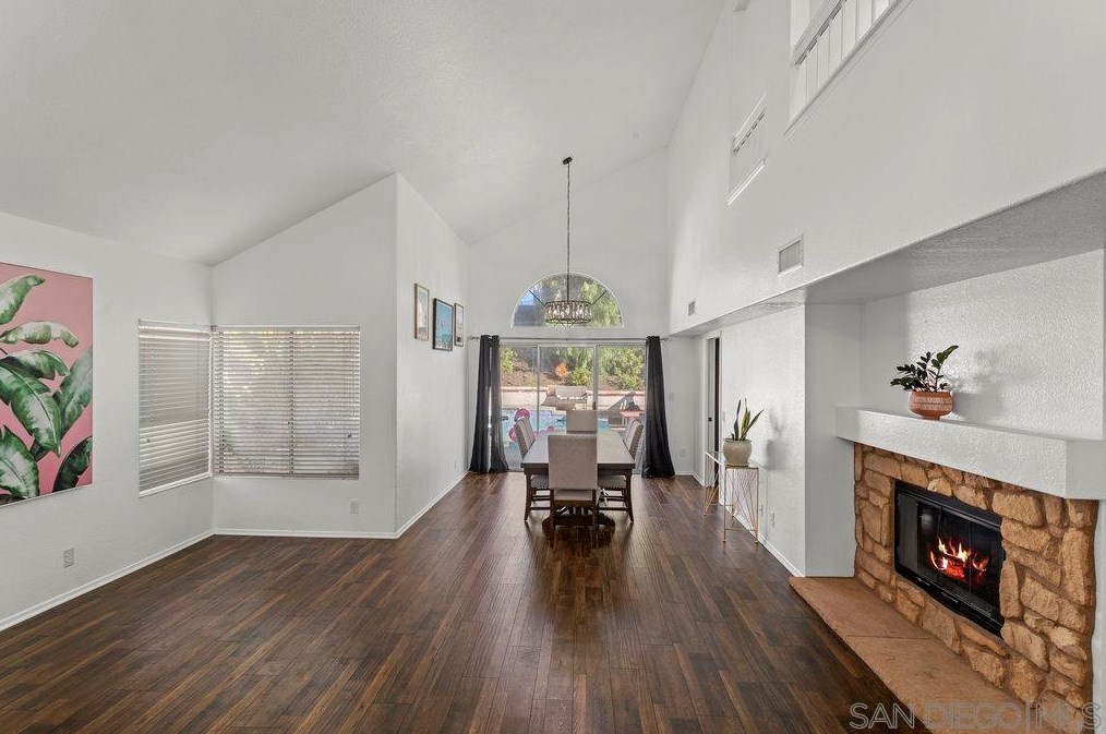 24516 Camino Mirabella, Murrieta CA  92562-4333 exterior