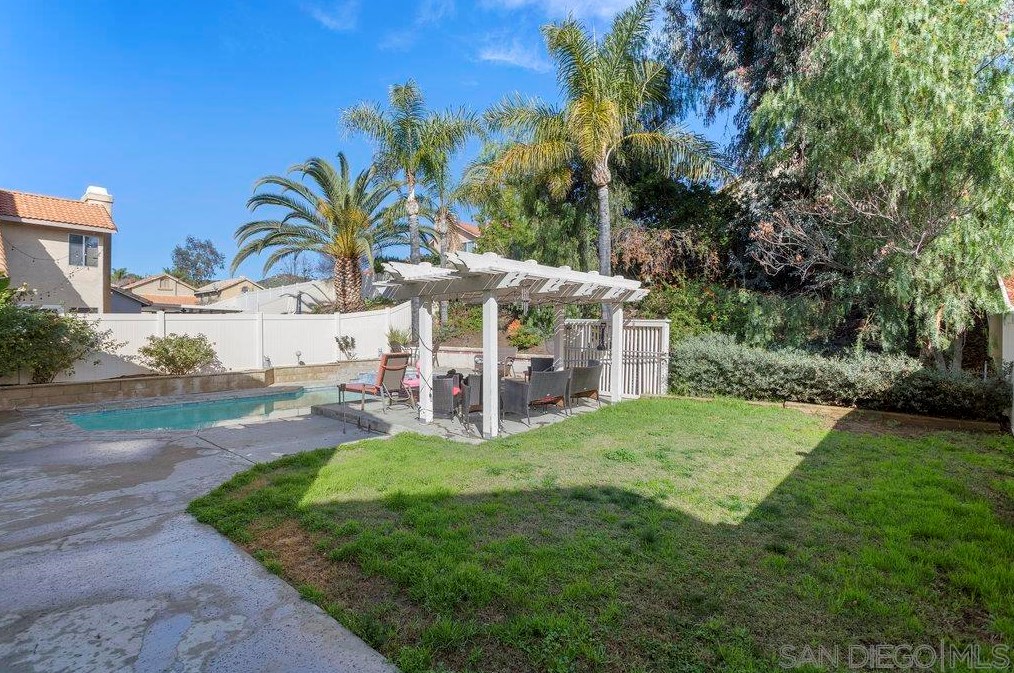 24516 Camino Mirabella, Murrieta CA  92562-4333 exterior