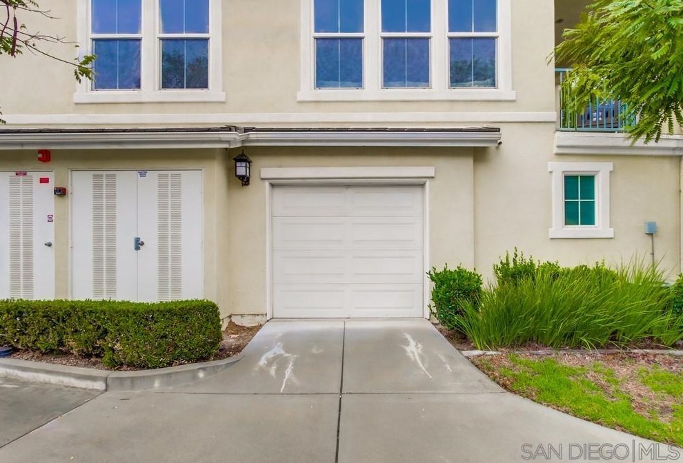 2711 Persimmon Ct, Chula Vista CA  91915-1708 exterior