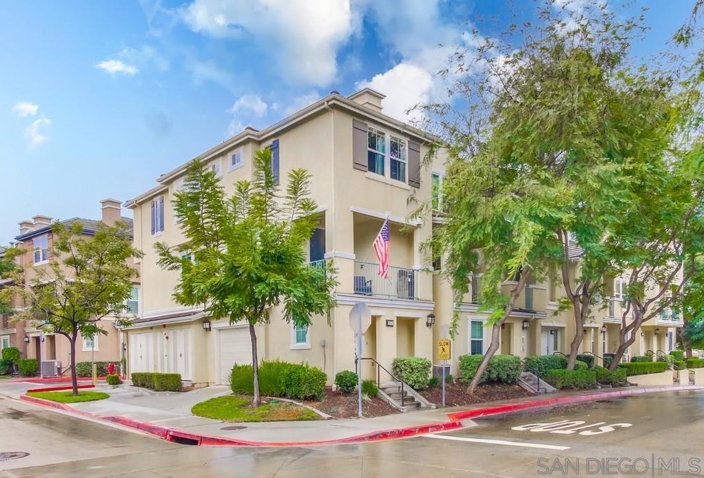 2711 Persimmon Ct, Chula Vista CA  91915-1708 exterior