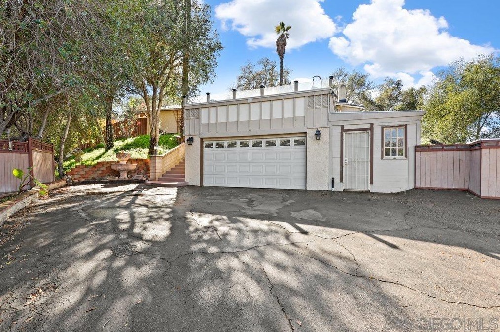 13933 Ridge Hill Rd, El Cajon, CA 92021