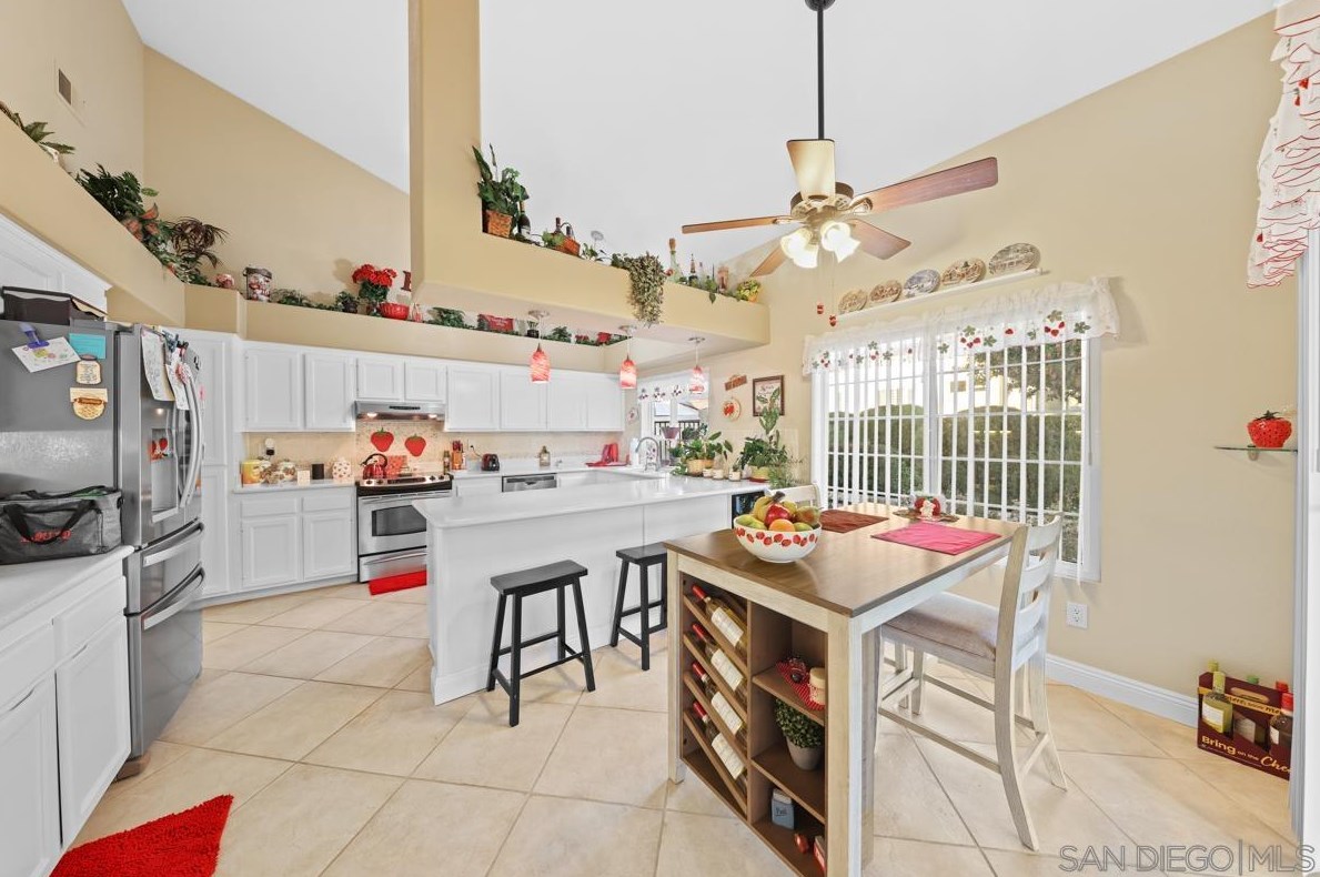 29427 Circle R Greens Dr, Escondido CA  92026-5911 exterior