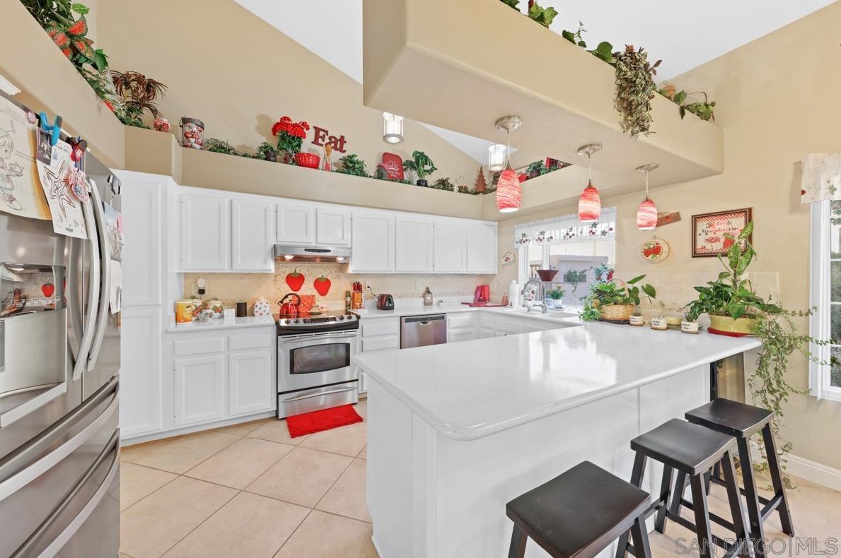 29427 Circle R Greens Dr, Escondido CA  92026-5911 exterior